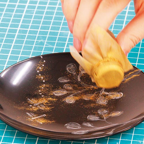 金粉定着液を使った金蒔絵風作品づくり手順2