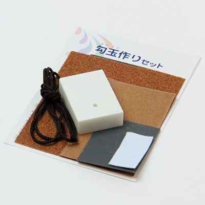 勾玉作りセット〈石単品〉穴あき済勾玉用石 大 | 造ハウ.com